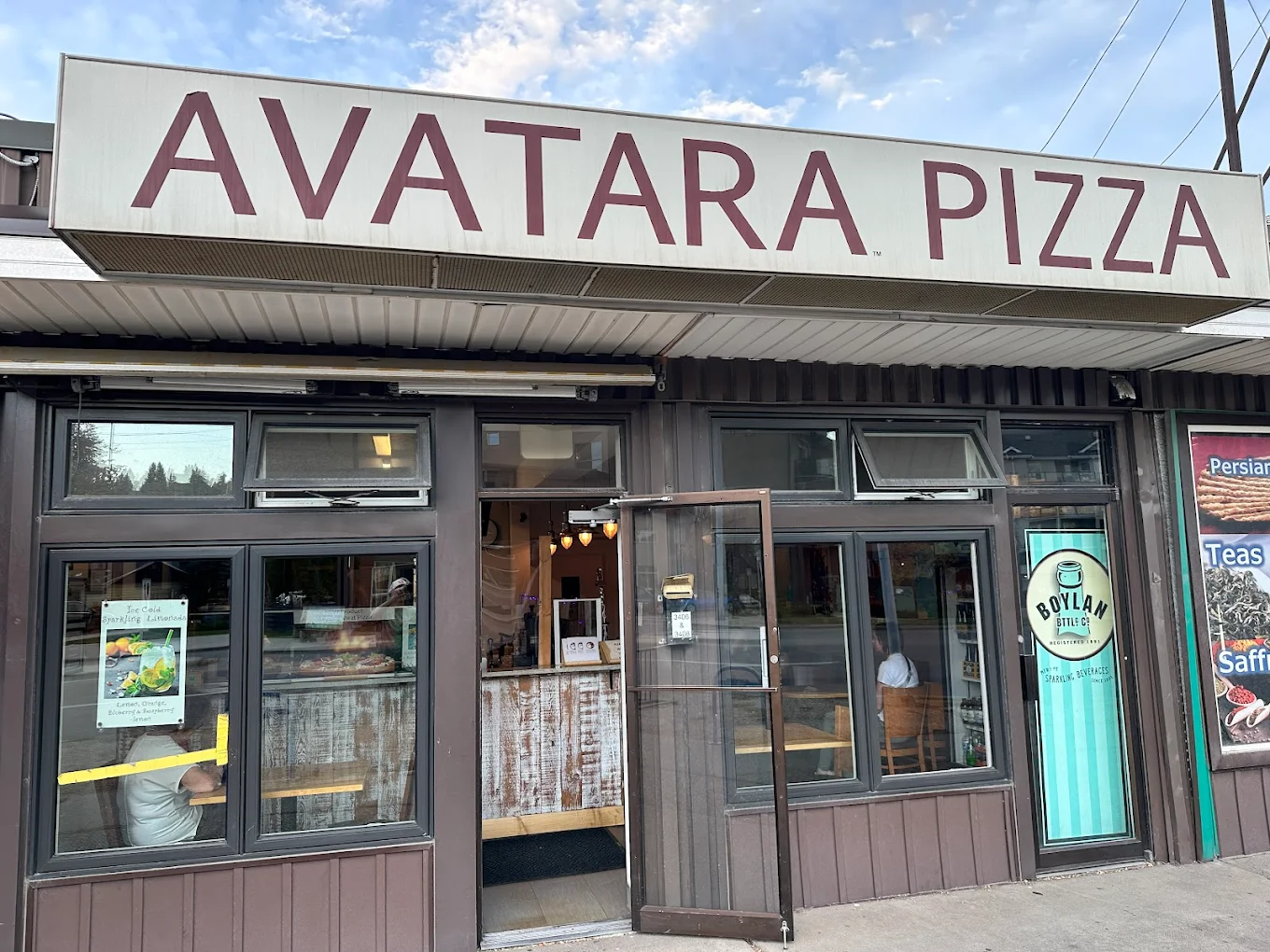 Avatara Pizza North West Parkdale Calgary - flagship gluten-free pizza restaurant near Kensington